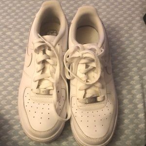 7Y WHITE AIR JORDANS AIR FORCE ONE NIKE LOW TOP